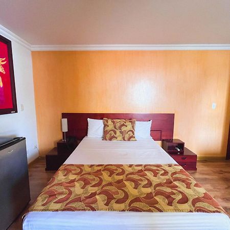 Hotel Luxor Pereira Buitenkant foto