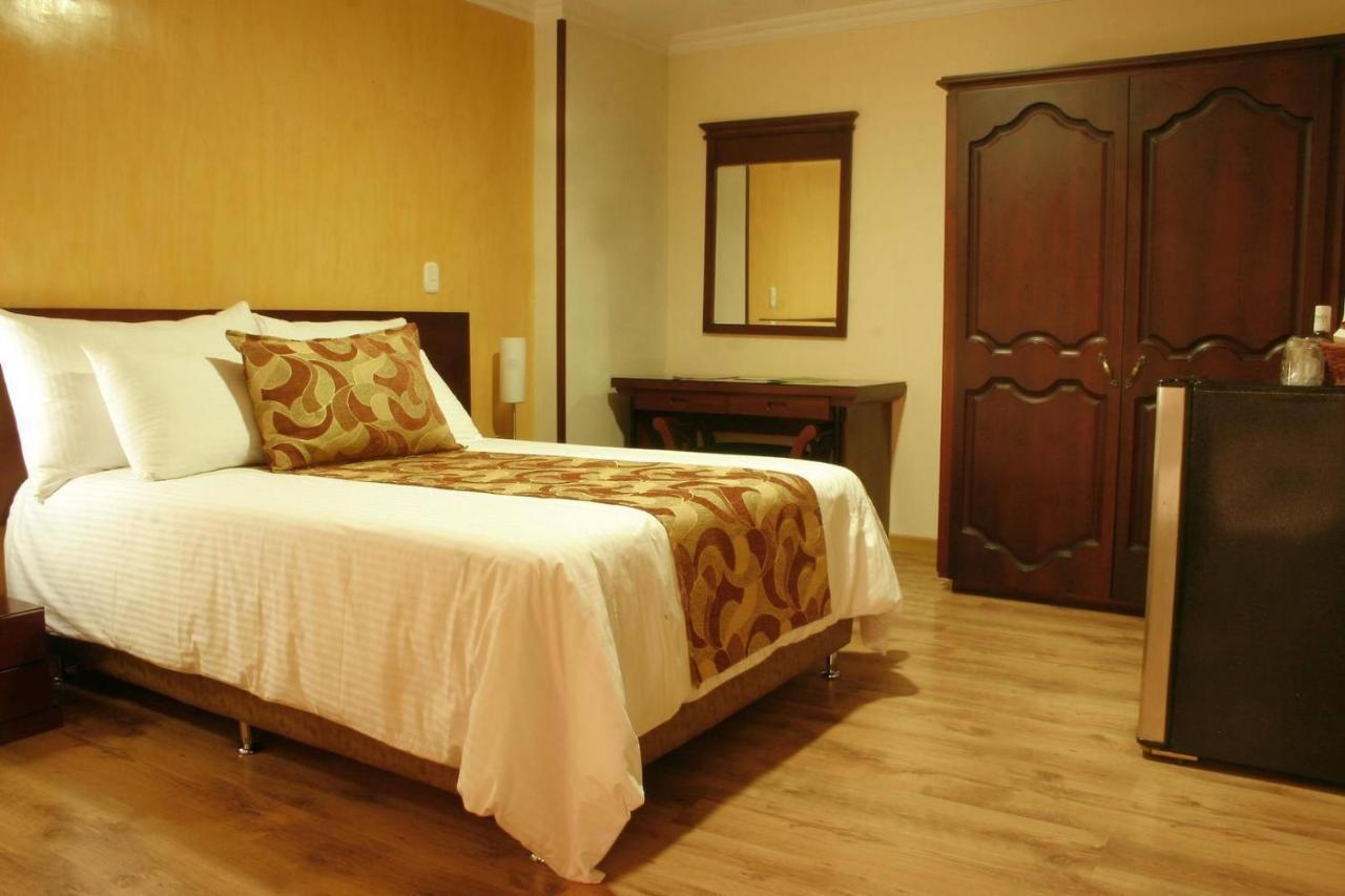 Hotel Luxor Pereira Buitenkant foto