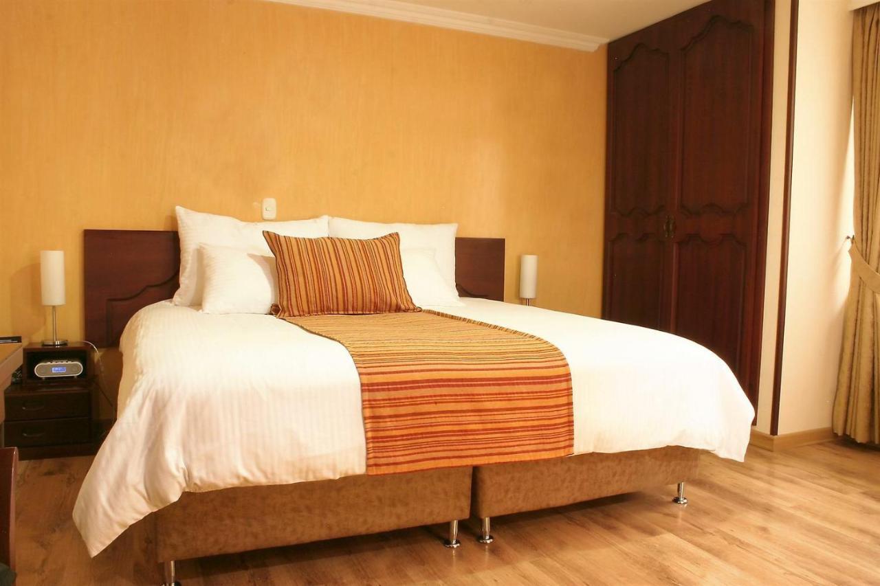 Hotel Luxor Pereira Buitenkant foto