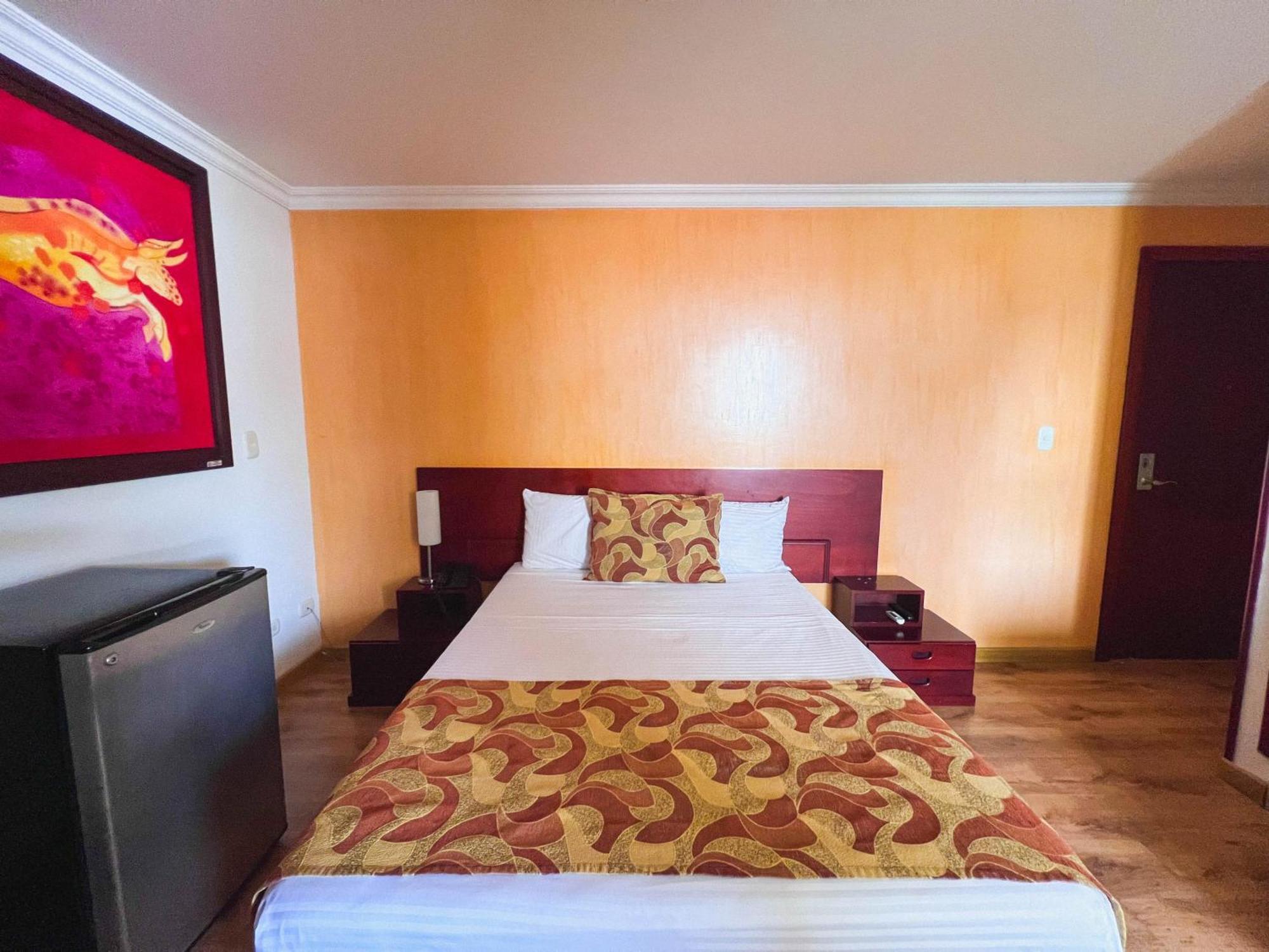 Hotel Luxor Pereira Buitenkant foto