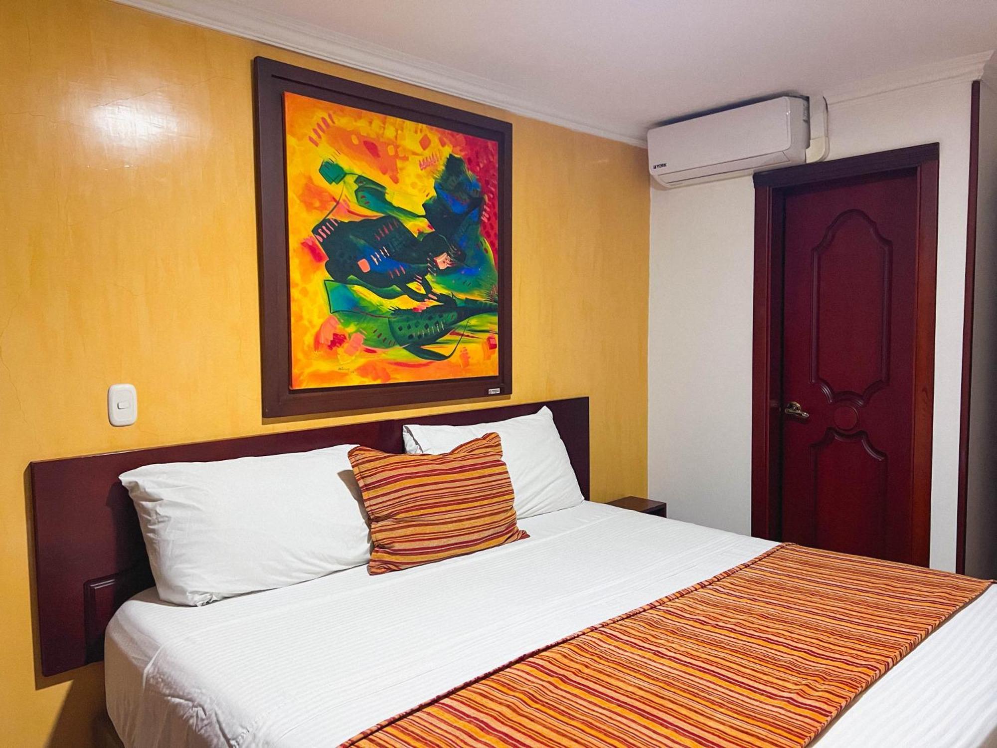 Hotel Luxor Pereira Buitenkant foto