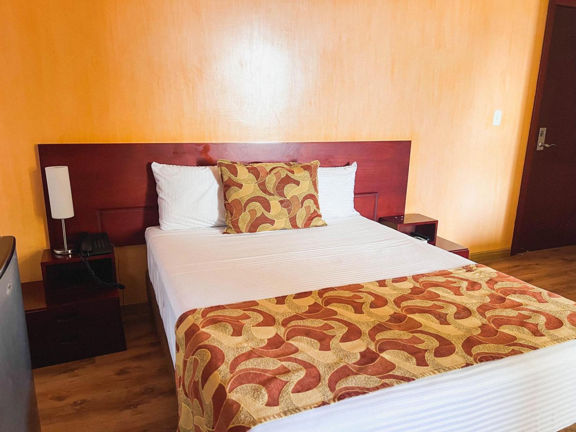 Hotel Luxor Pereira Buitenkant foto