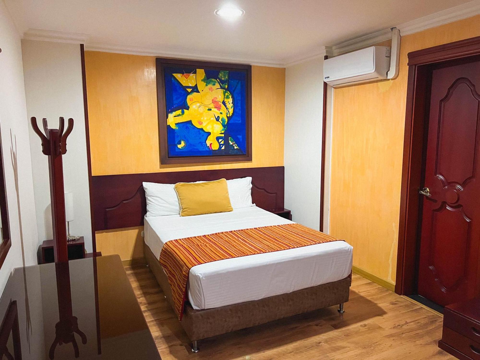 Hotel Luxor Pereira Buitenkant foto