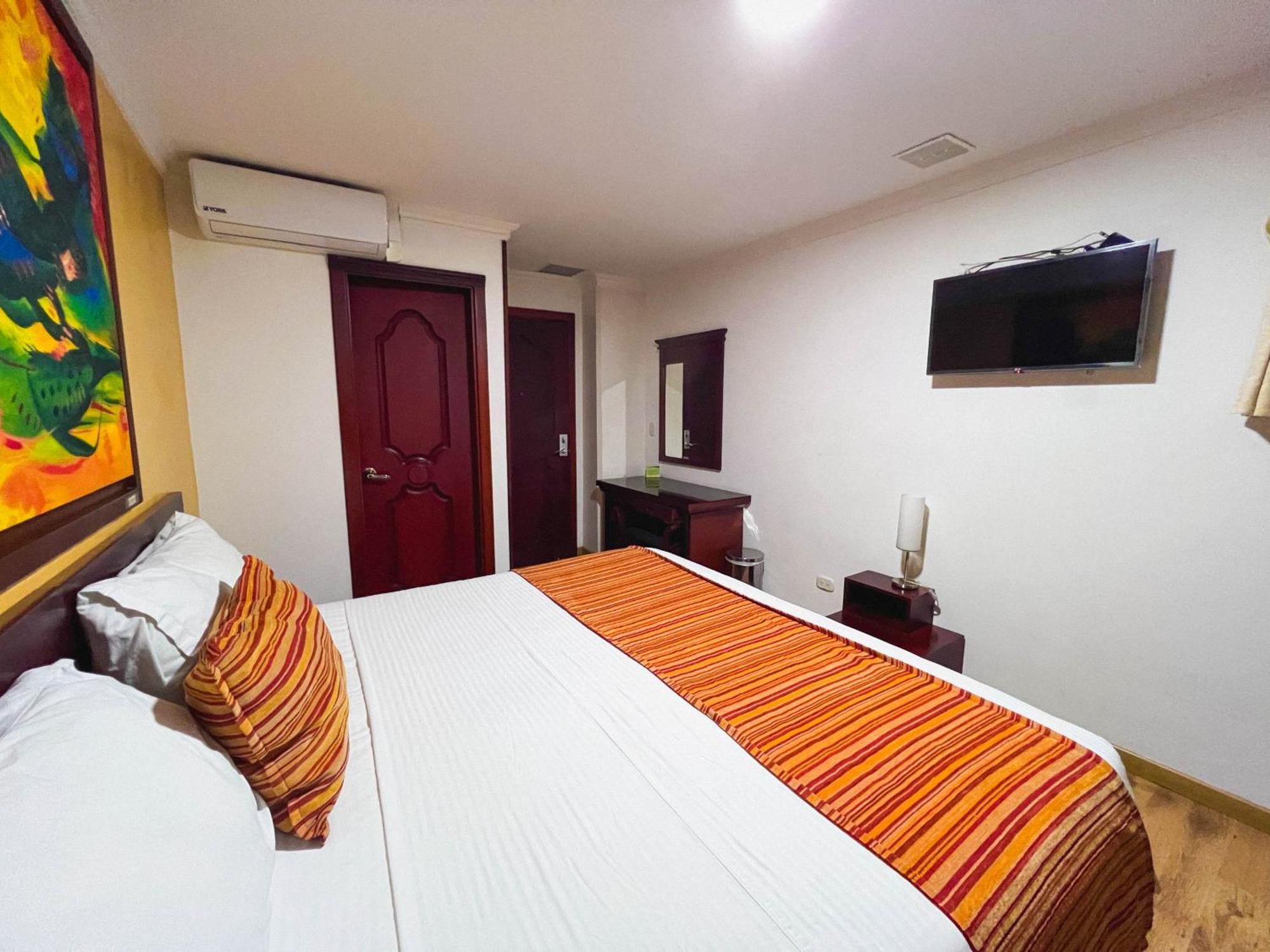 Hotel Luxor Pereira Buitenkant foto