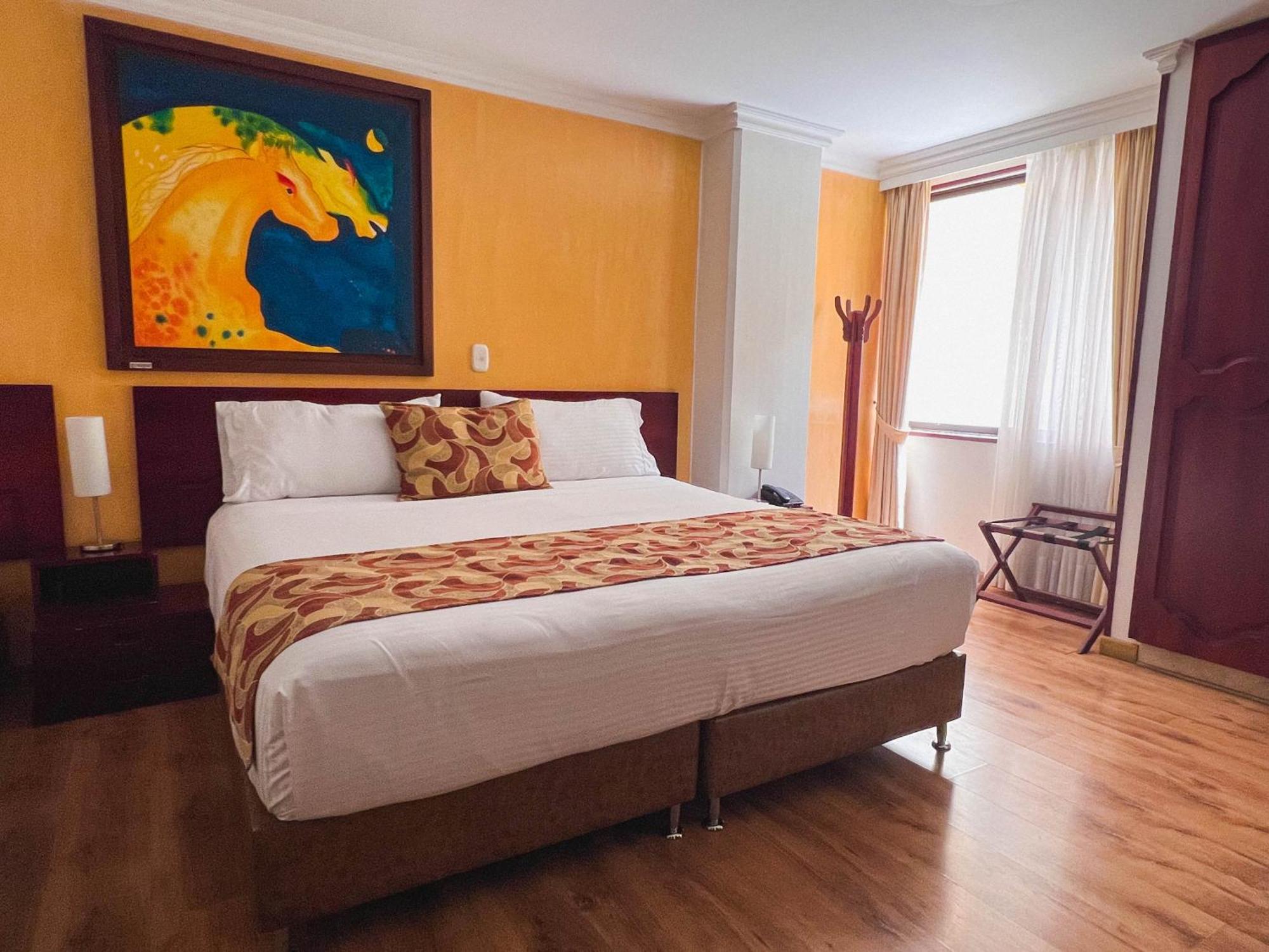 Hotel Luxor Pereira Buitenkant foto